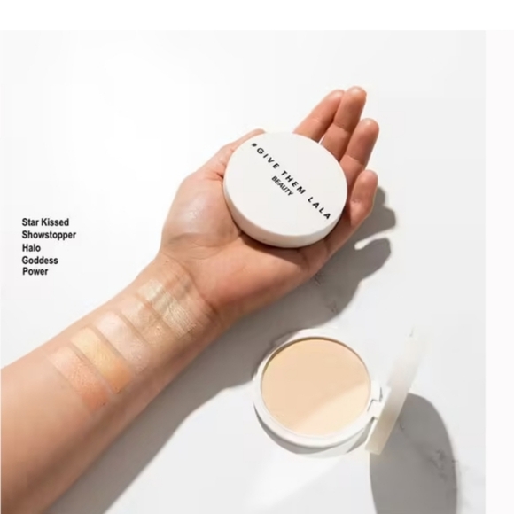 🩷 3/$15 Give Them LaLa Beauty SHOWSTOPPER Highlighter NIB - Picture 3 of 7